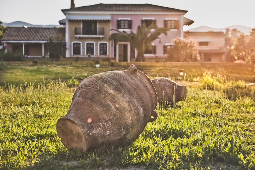 فيلا Sarakino House Of Literature Agios Dimitrios  الغرفة الصورة